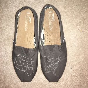 Never worn USA map Tom’s!